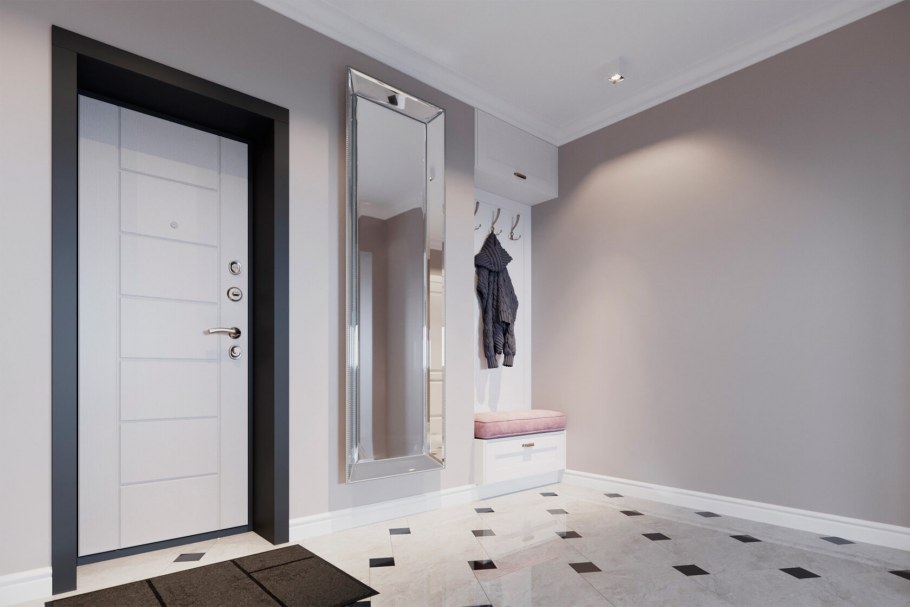 Входная дверь в прихожей