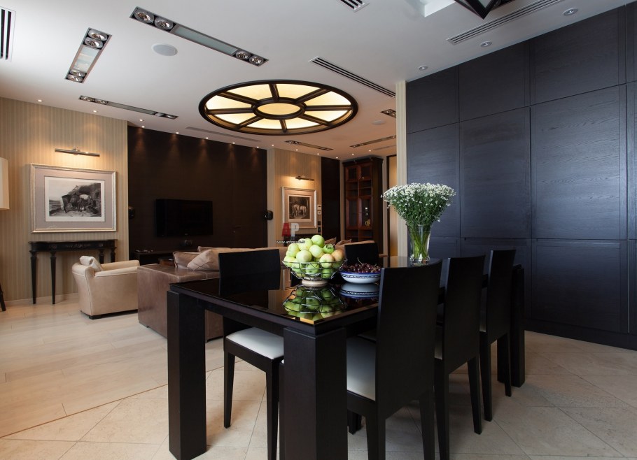 Декоративный камень в обеденной зоне