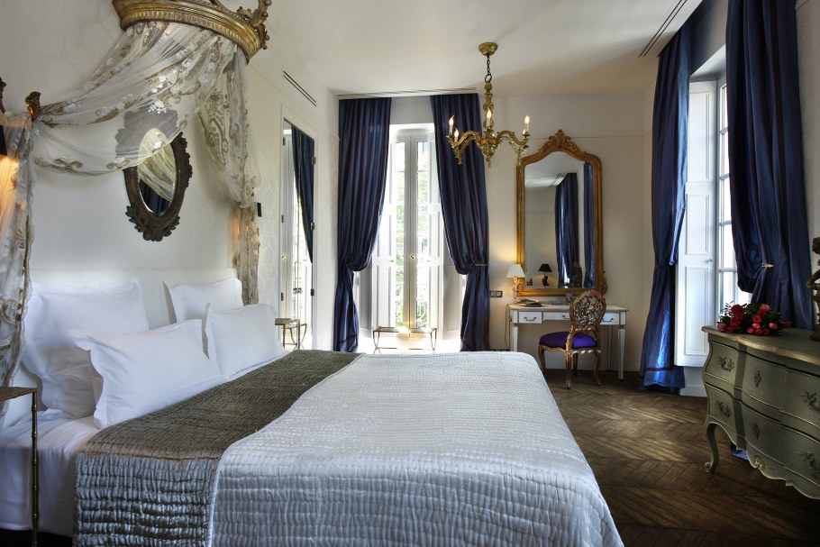 Кровать во французском стиле