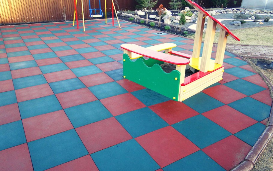 Резиновое покрытие для двора