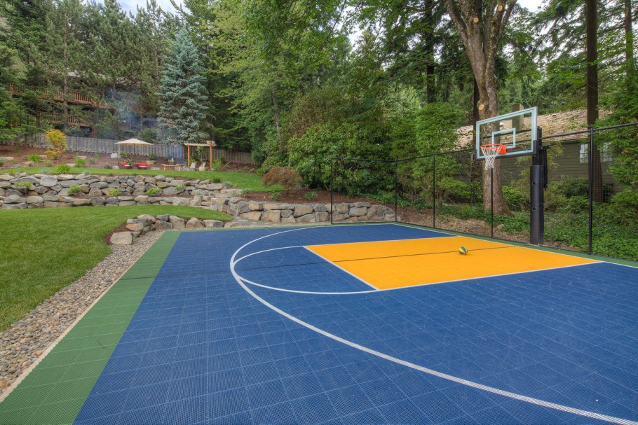 Щепа на детской площадке