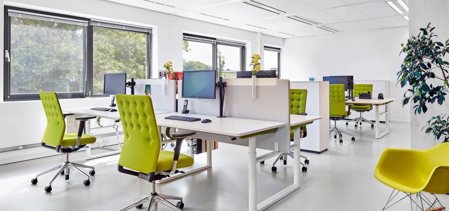 Интерьер офиса с перегородками