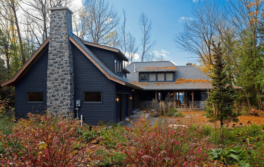 Стильная спальня в доме