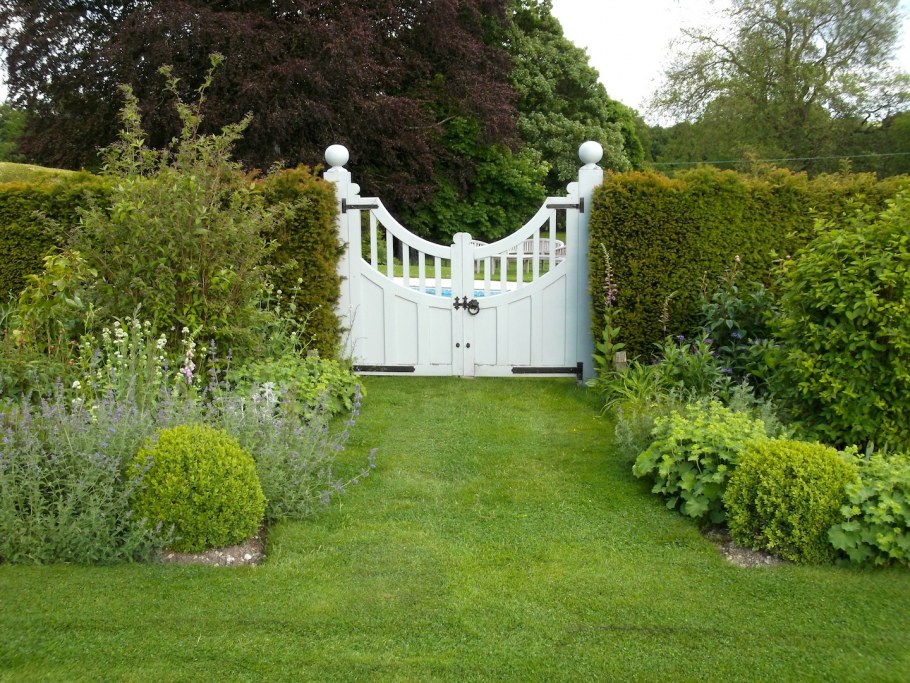 Французская деревня Прованс забор