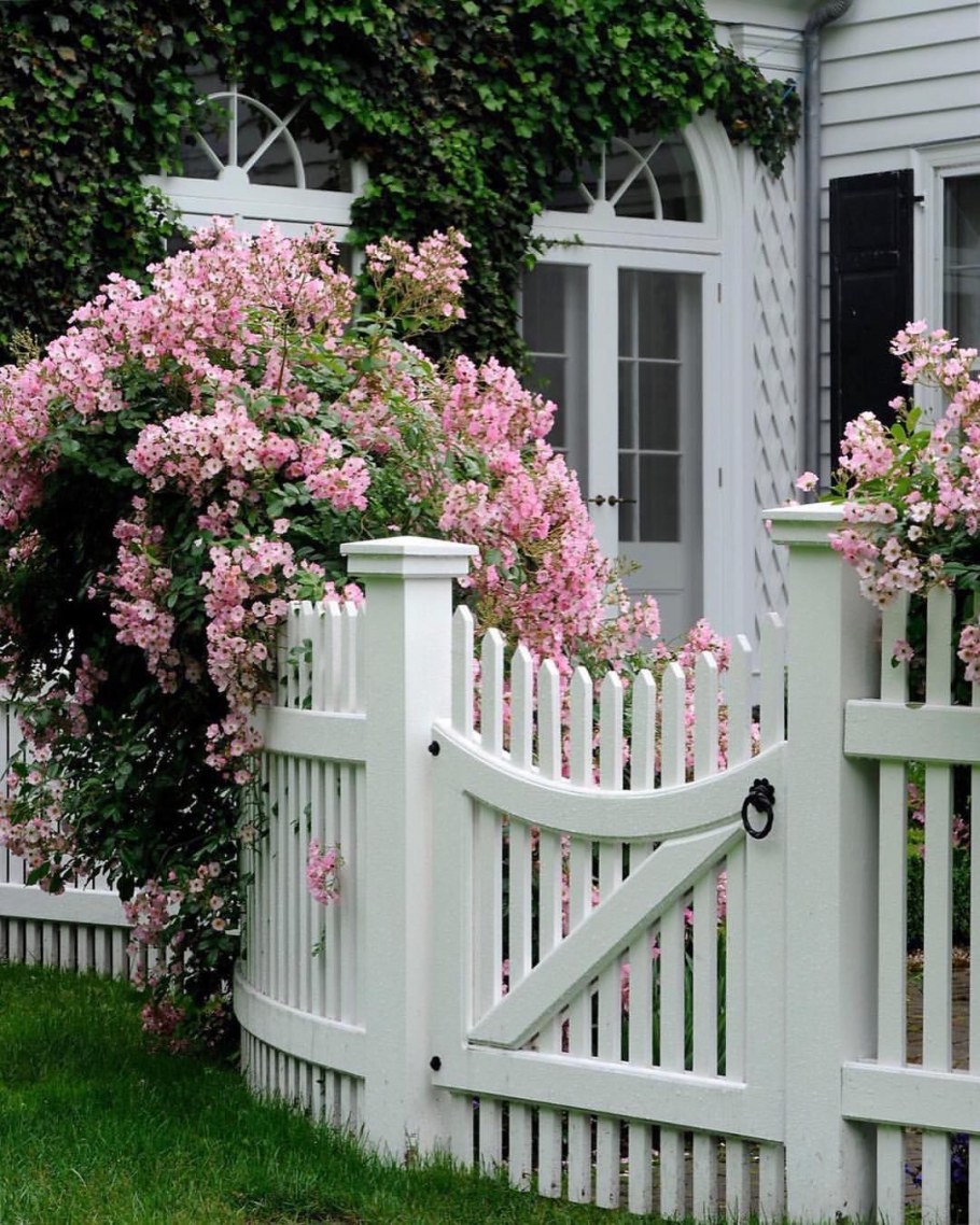 Украшение забора на даче