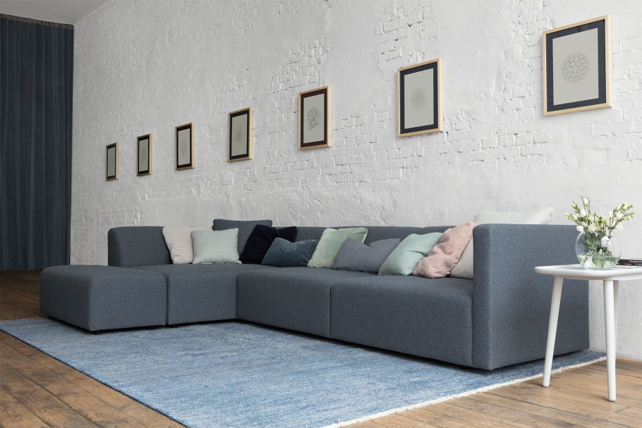 Красивый диван в интерьере