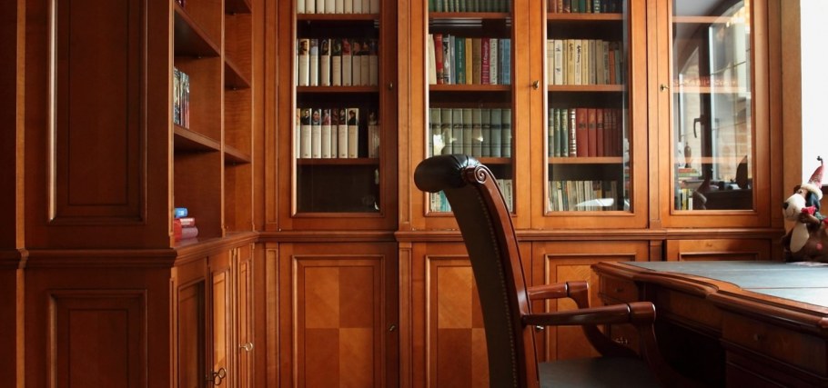 Фирмы по оборудованию кабинетов и библиотек