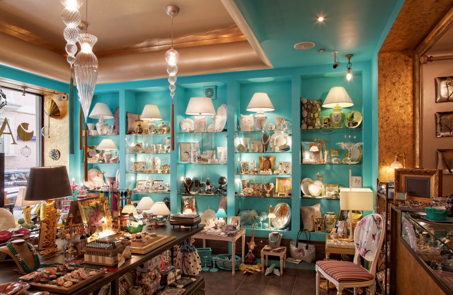 Интерьер сувенирного магазина