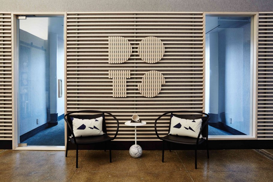 Стена из деревянных реек