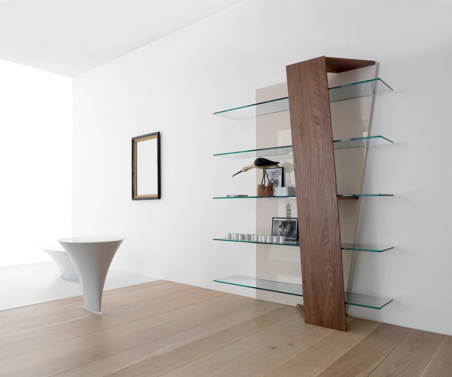 Стеклянные полки на стену