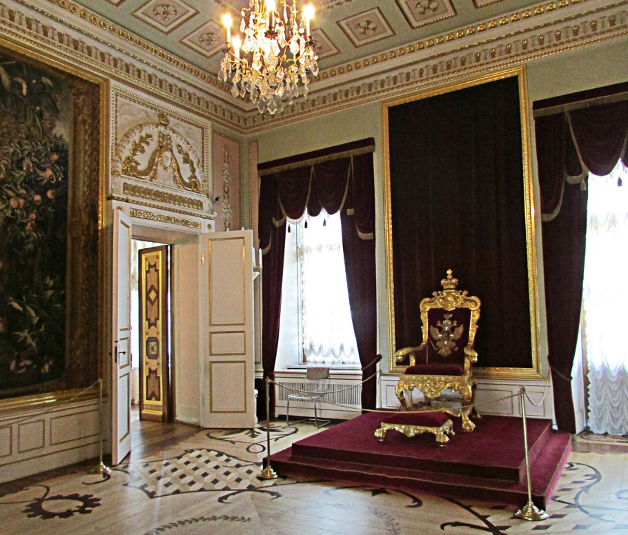 Белый зал Михайловского дворца