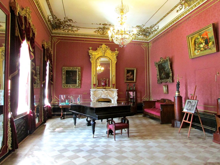 Гатчинский дворец белый зал аванзал