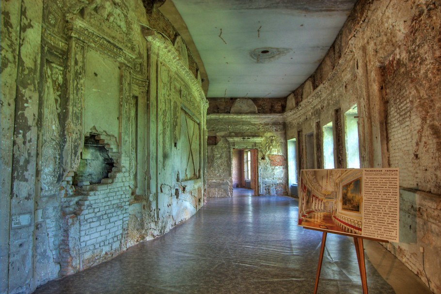 Мраморная столовая Гатчинского дворца