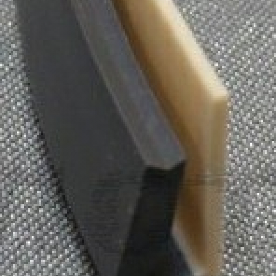 Уплотнитель клиновидный самоклеющийся 30*50 l=1000