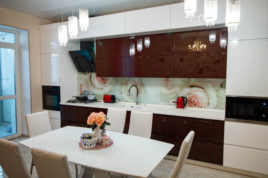 Кухня прямая с антресолью