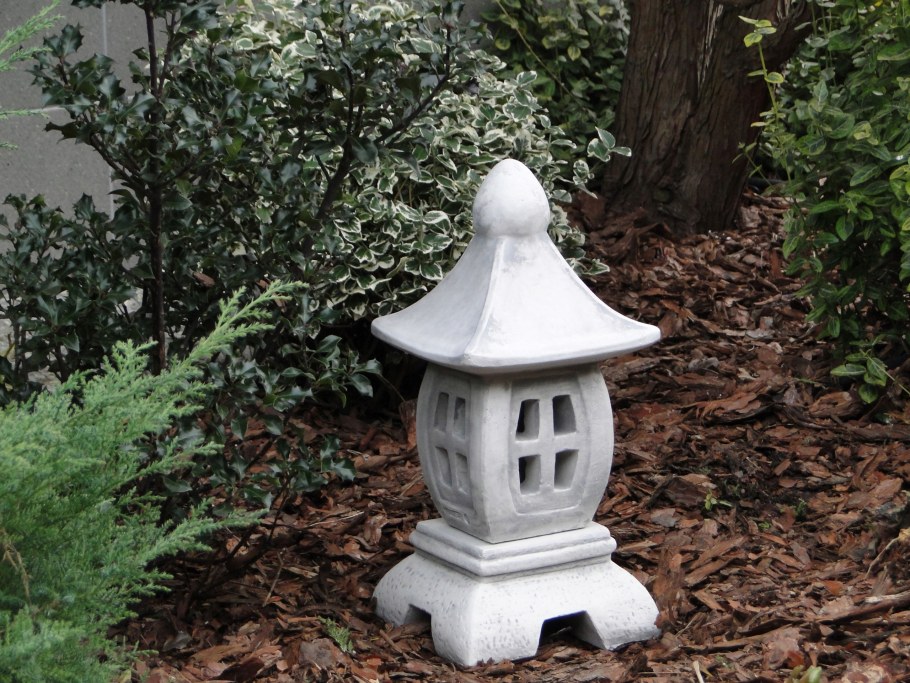 Японский садовый фонарь