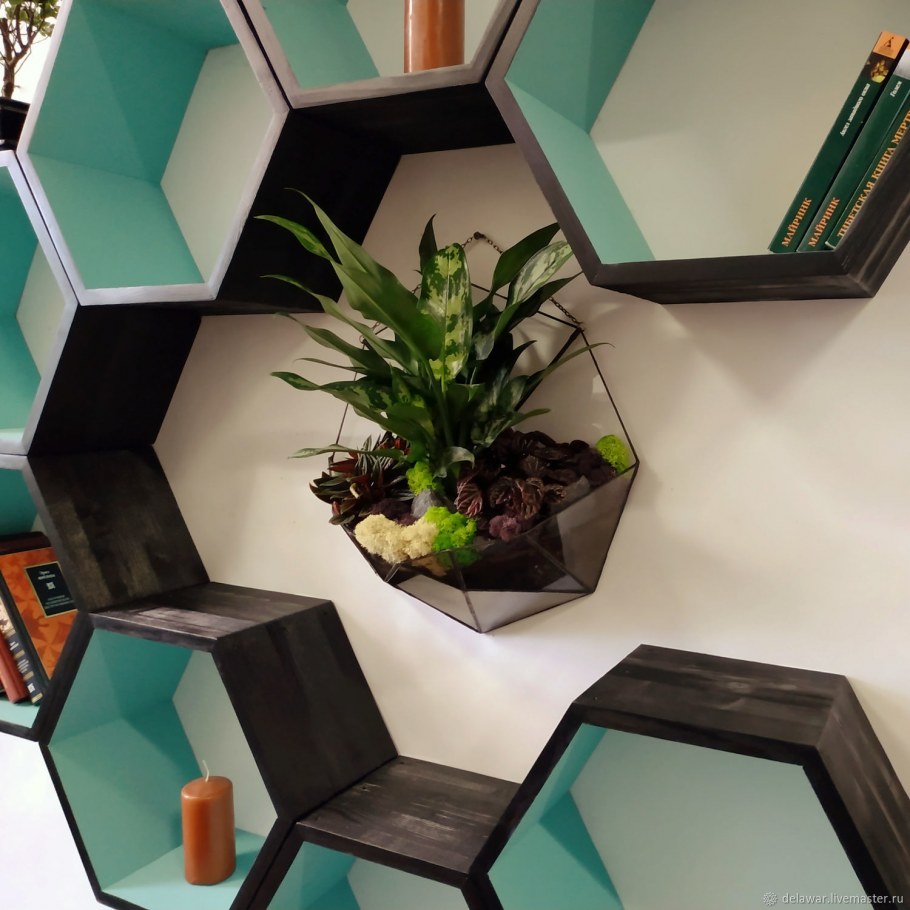 Полки в виде сот