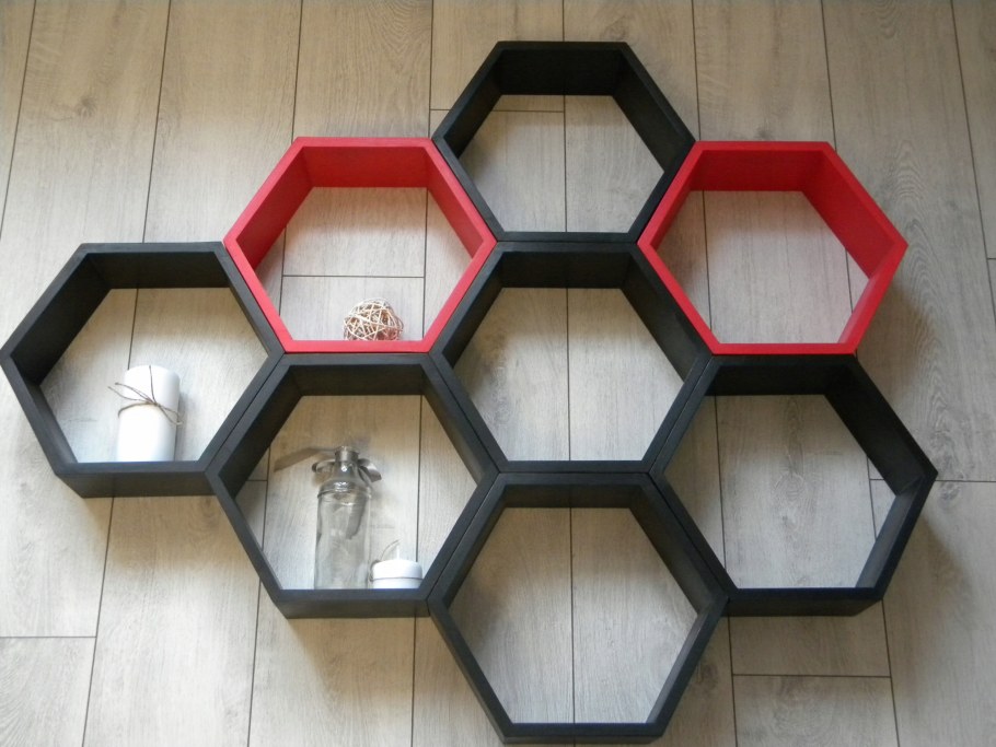 Декоративная полка "сота" черная со мхом