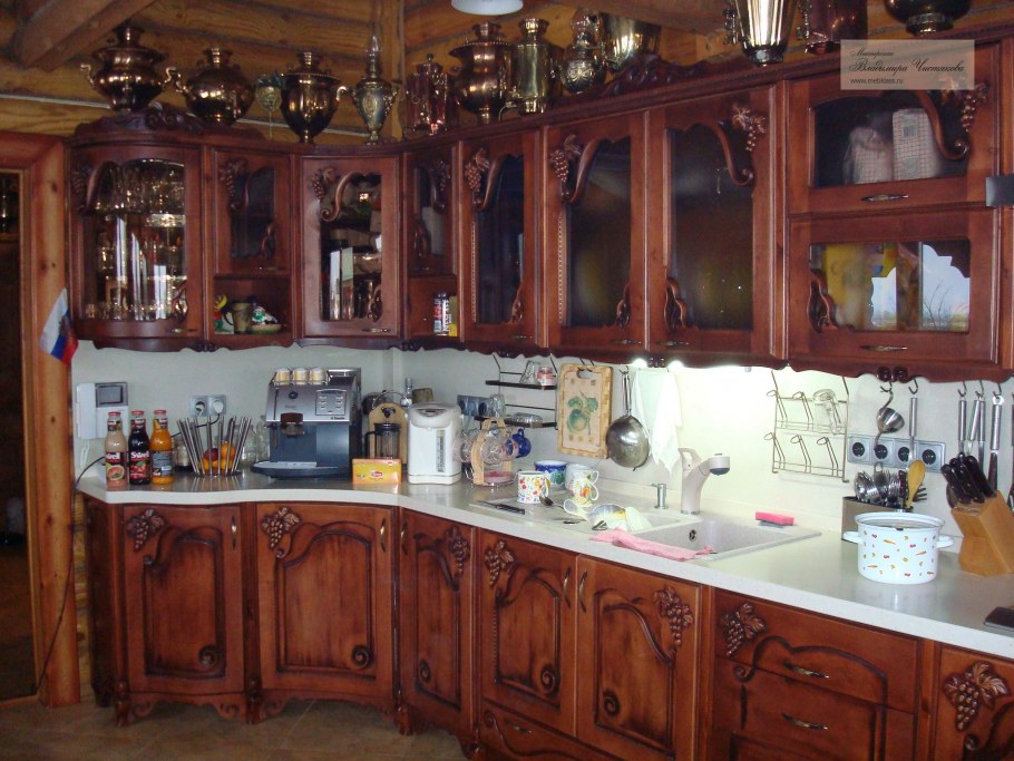 Резная кухня из дерева