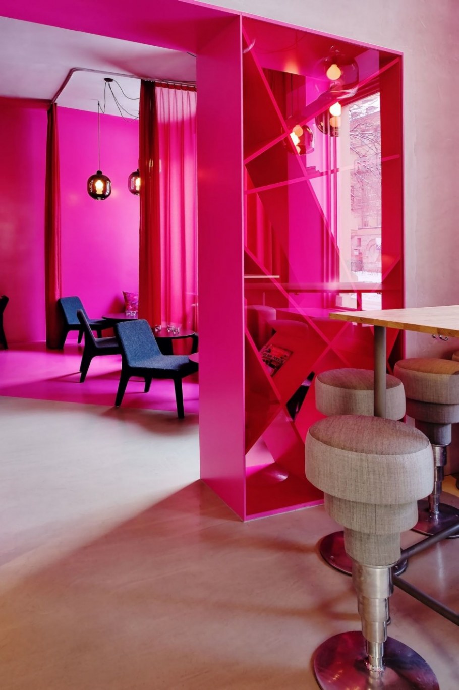Розовый цвет в интерьере