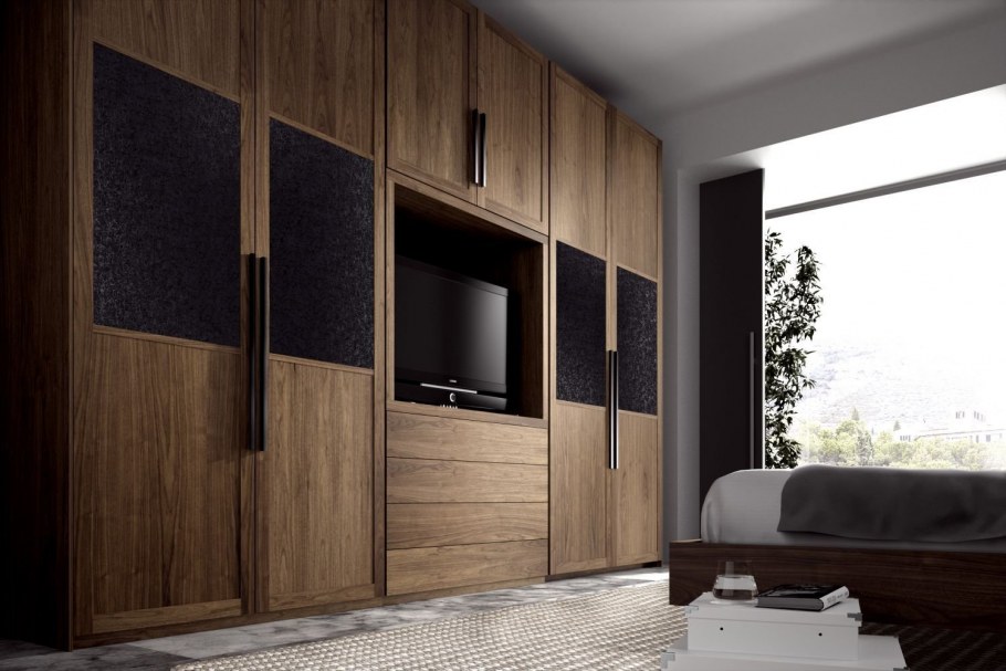 Шкаф купе с телевизором