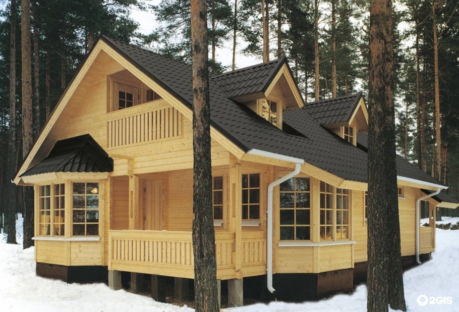 Огромный деревянный коттедж