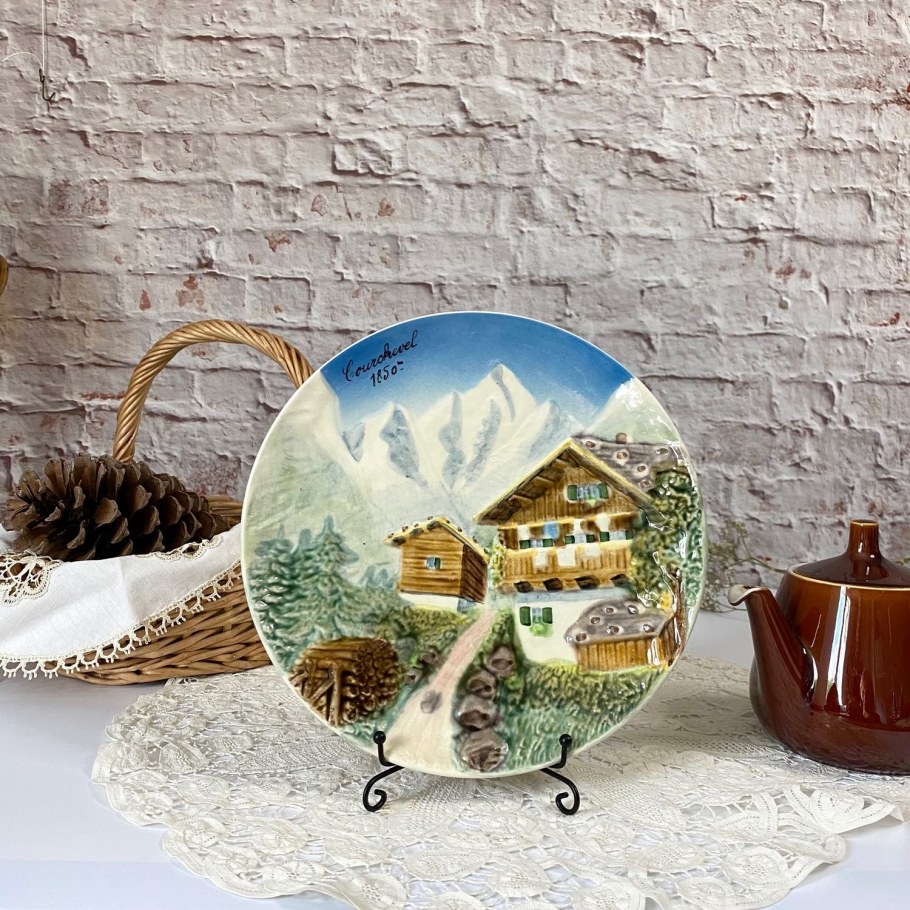 Фреска с камином