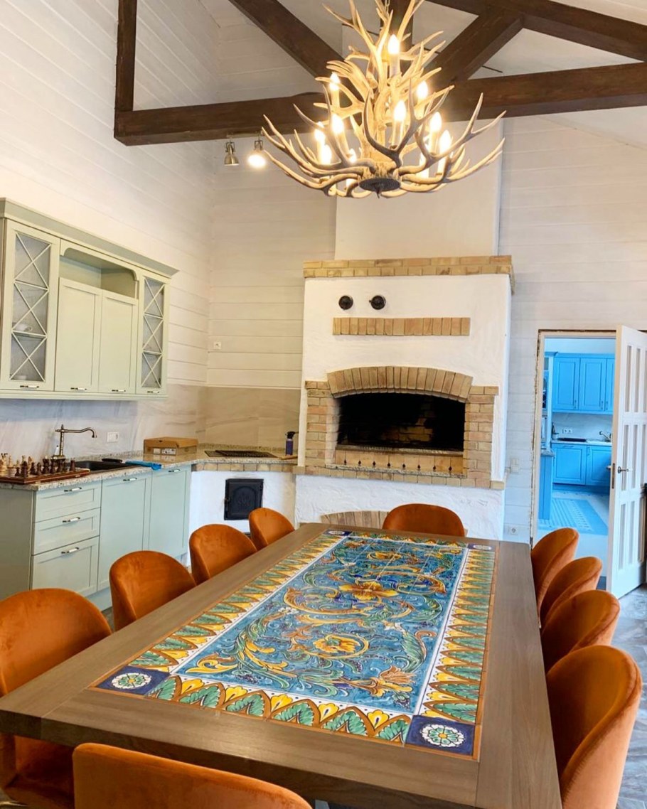 Роспись стен дома