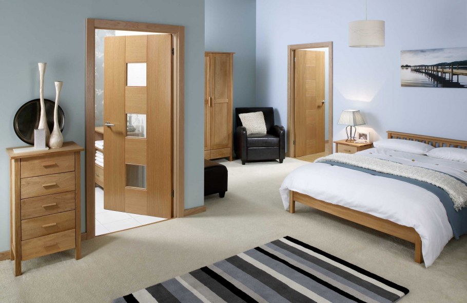 Двери в интерьере спальни