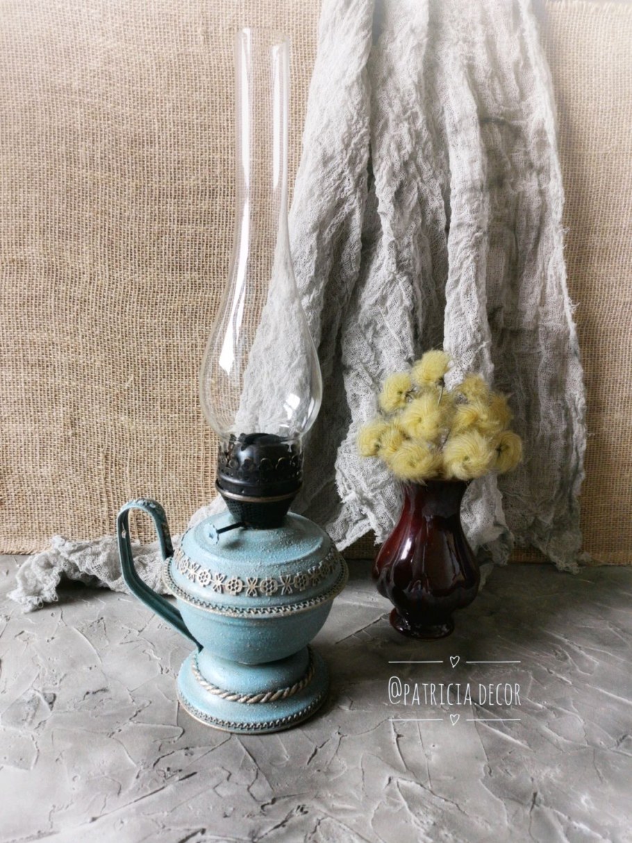 Декорировать старую настольную лампу керосинку