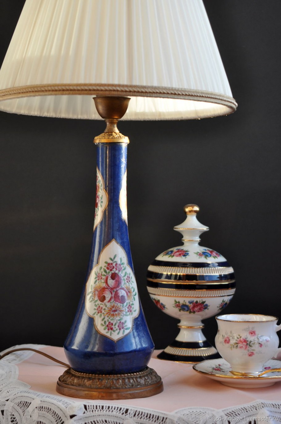 Антикварная настольная лампа