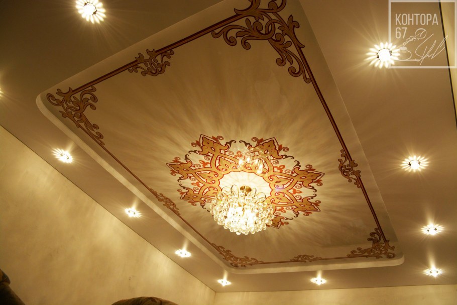 Натяжной потолок с фотопечатью классика