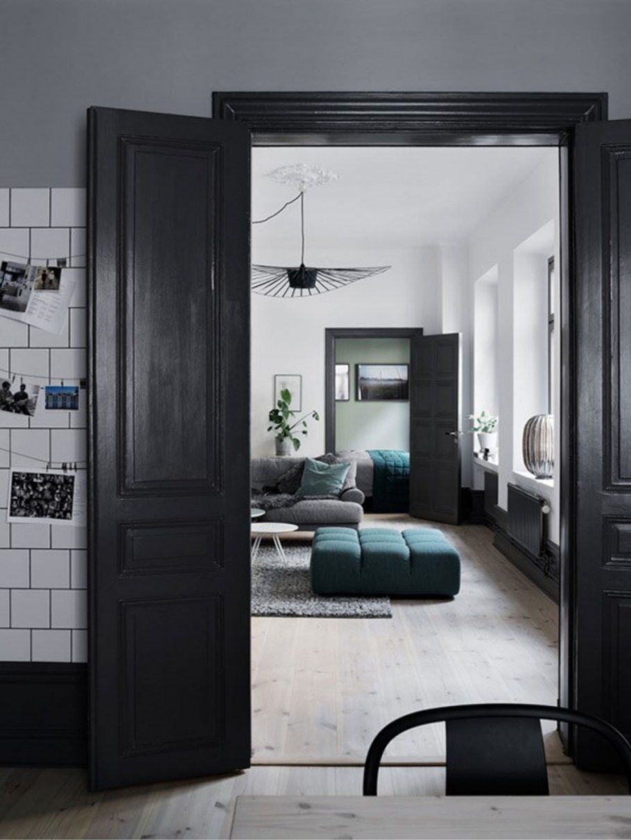 Чёрные двери в интерьере квартиры