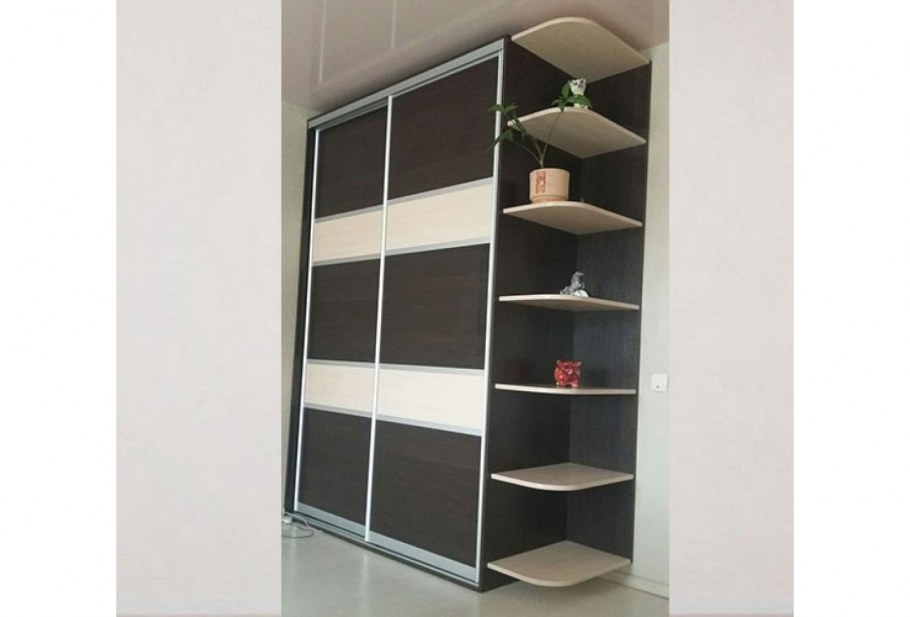 Шкаф купе с боковыми полками