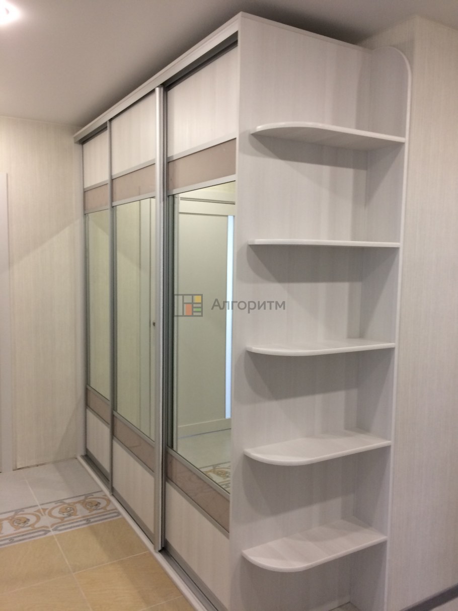 Шкаф купе с открытыми полками сбоку белый аристо с зеркалами