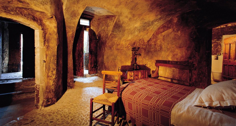 Романский монастырь внутри кельи