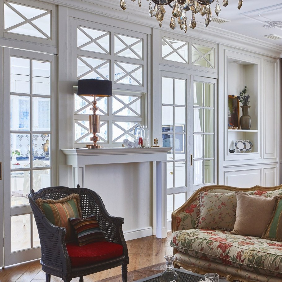 Интерьер гостиной в неоклассическом стиле