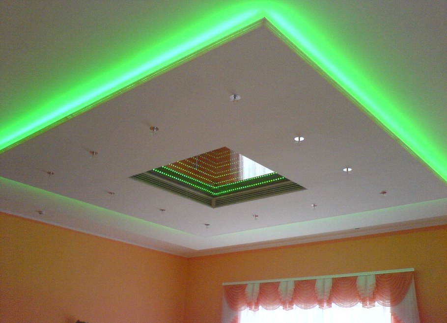 Потолок из гипса картонас подсветкой