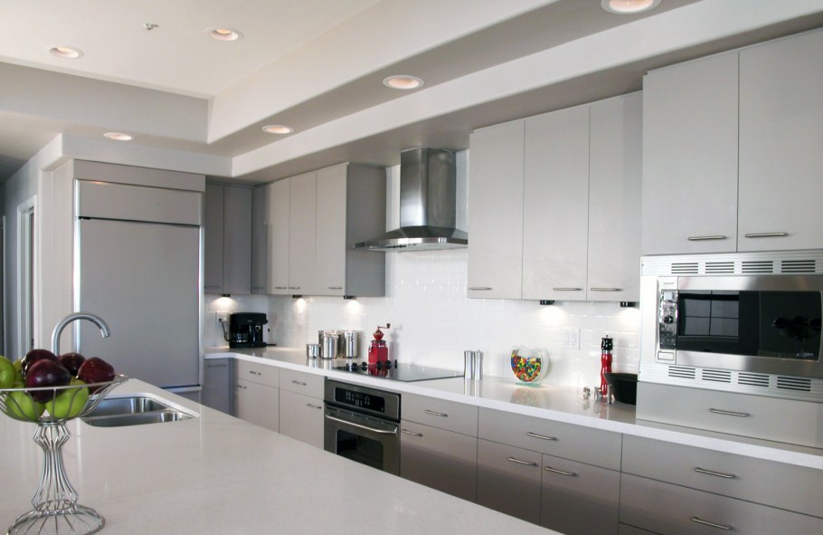 Светлая кухня Модерн