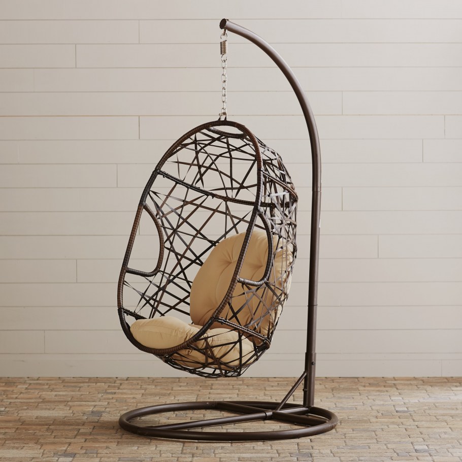 Кокон из прутьев