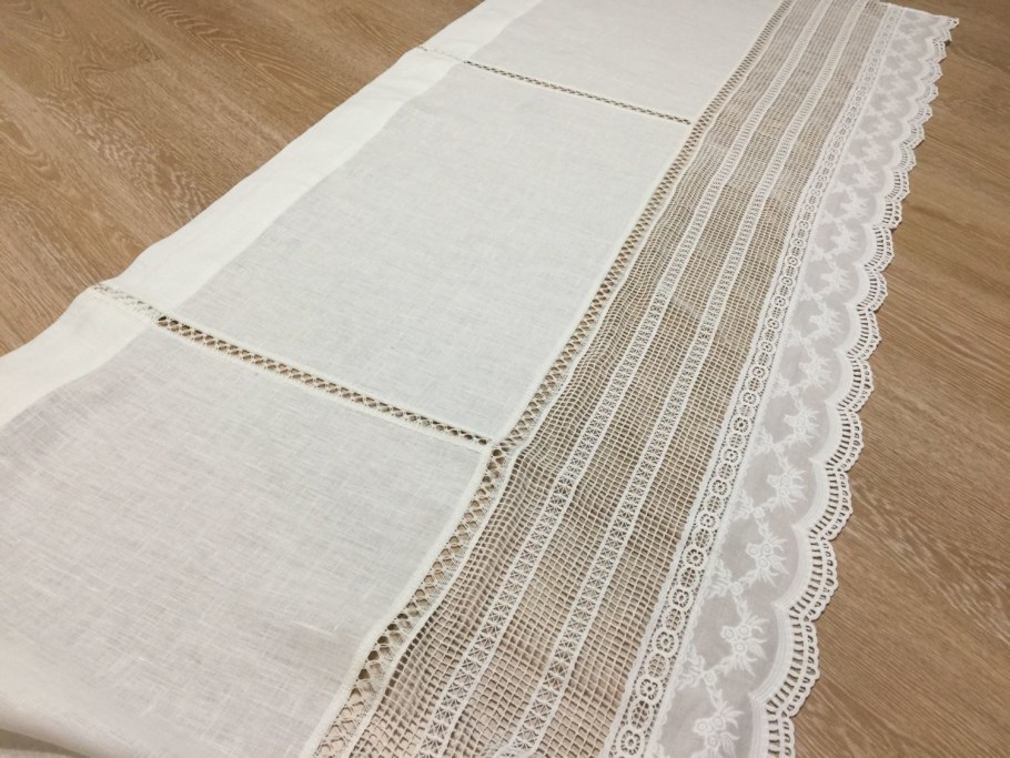 Льняные шторки с батистовым кружевом