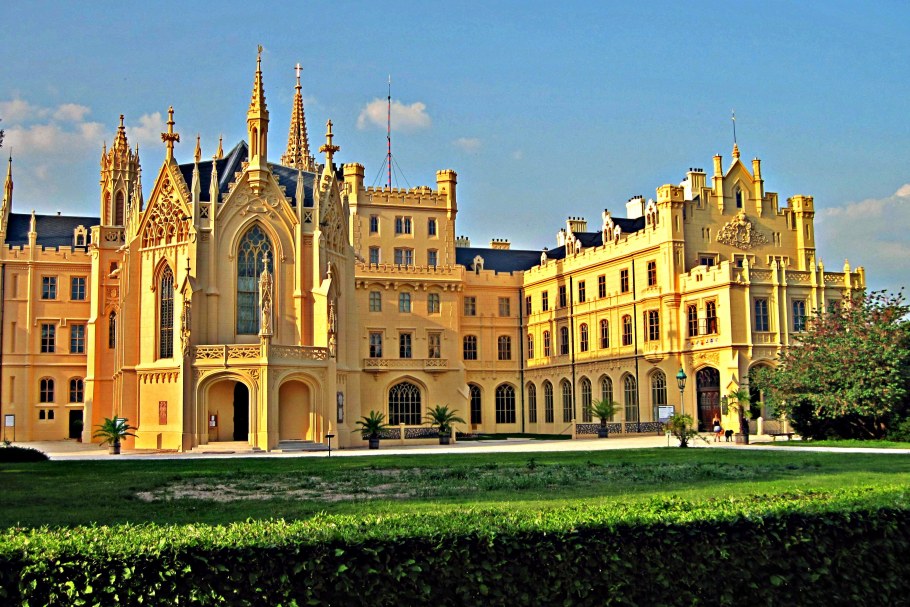 Замки Леднице и Валтице