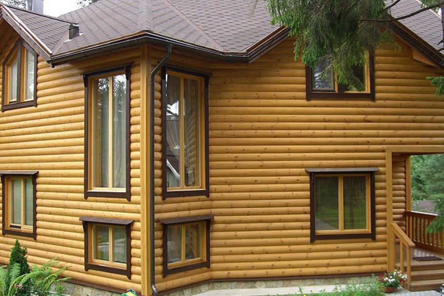 Блок Хаус с эркером