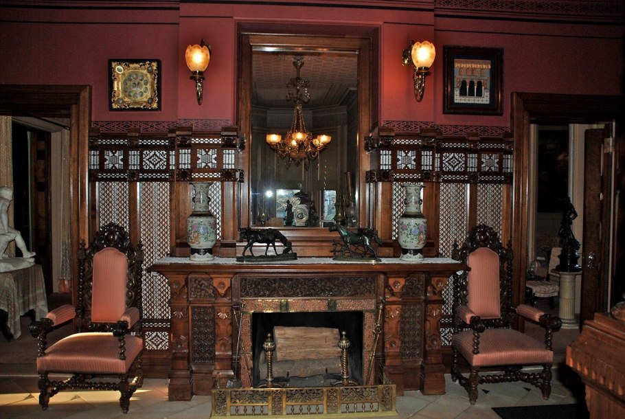 Старинный камин