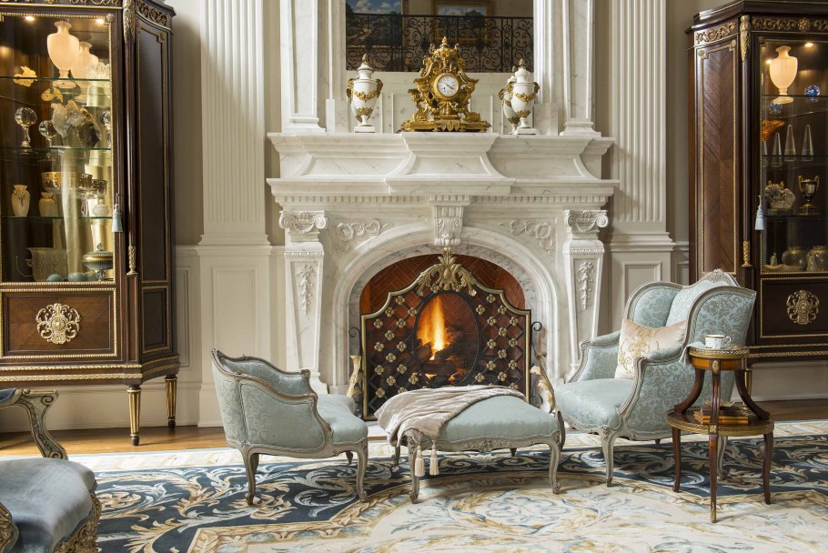 Гостиная в викторианском стиле с камином