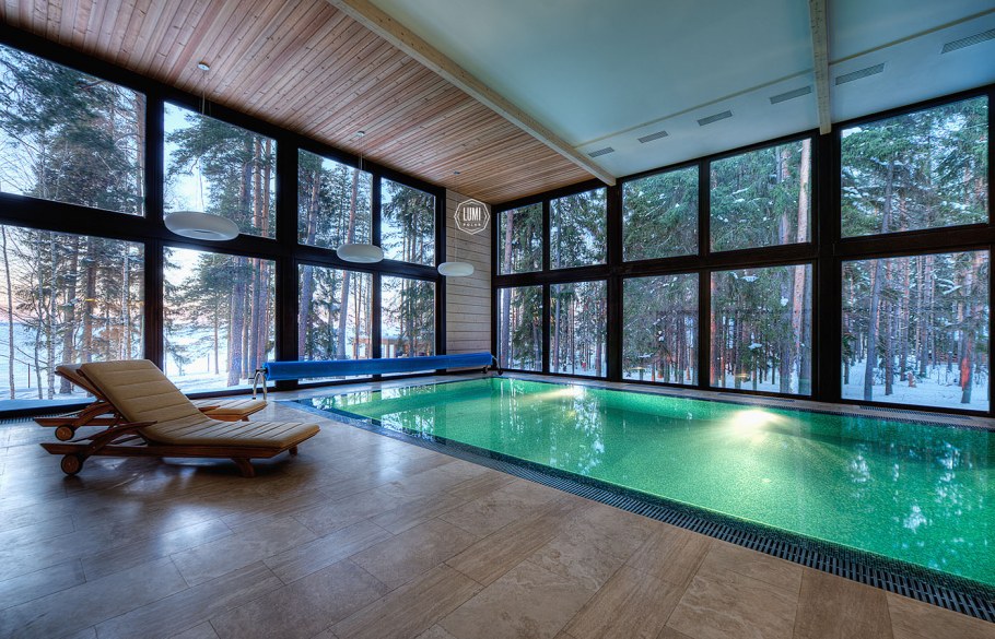 Коттедж с бассейном внутри