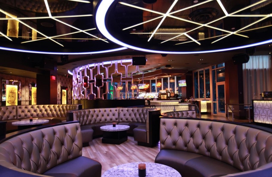 Клубный бар