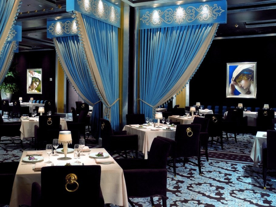 Интерьер клубного ресторана