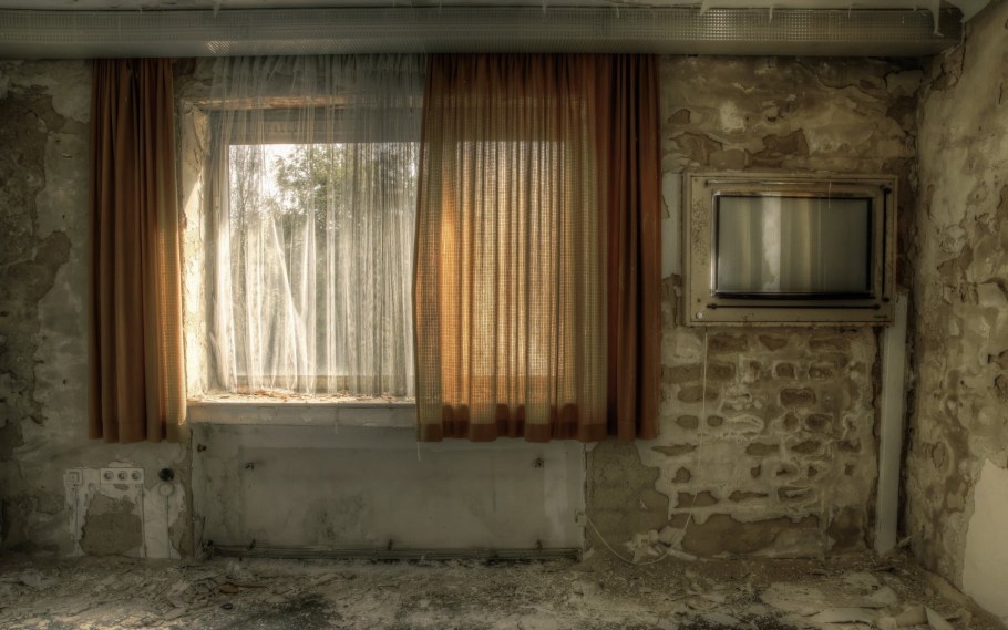 Окно в Советской квартире