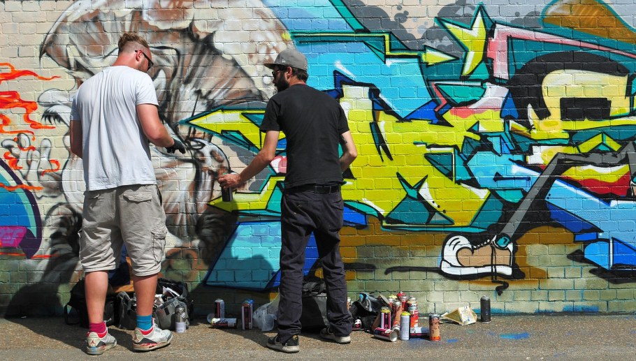 Рисовать граффити